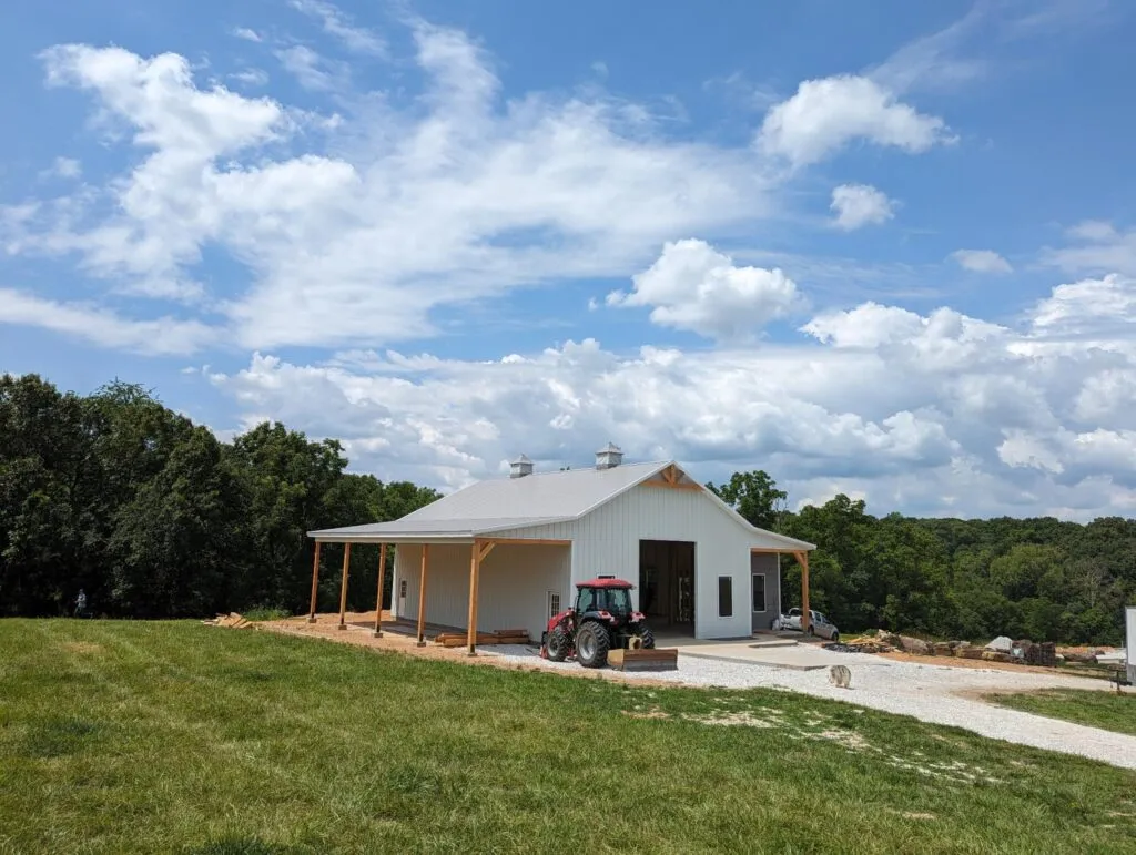 pea ridge 36x52 with 2 15ft side sheds