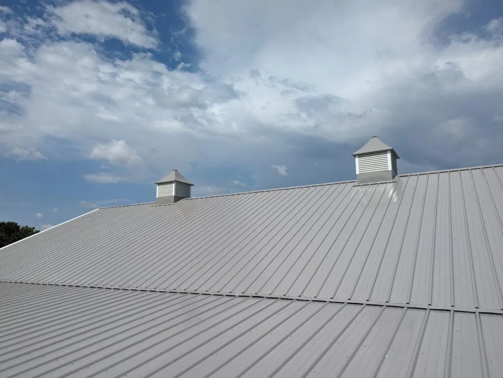 pea ridge 36x52 with 2 15ft side sheds 2