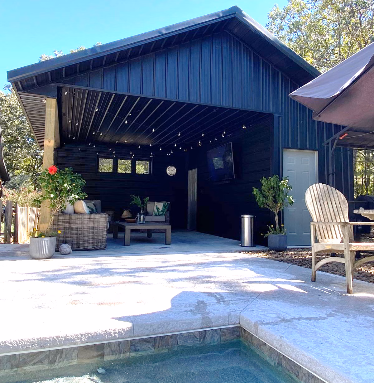 pool house feature 1